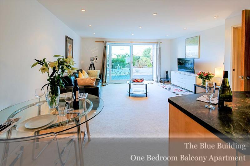פורטסמות' Gunwharf Quays Apartments מראה חיצוני תמונה
