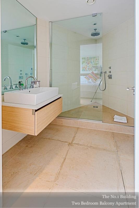פורטסמות' Gunwharf Quays Apartments מראה חיצוני תמונה