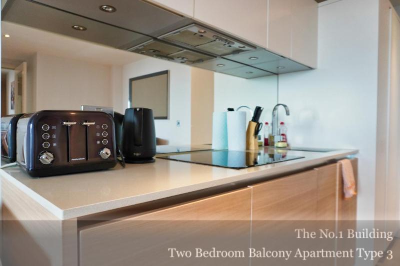 פורטסמות' Gunwharf Quays Apartments מראה חיצוני תמונה
