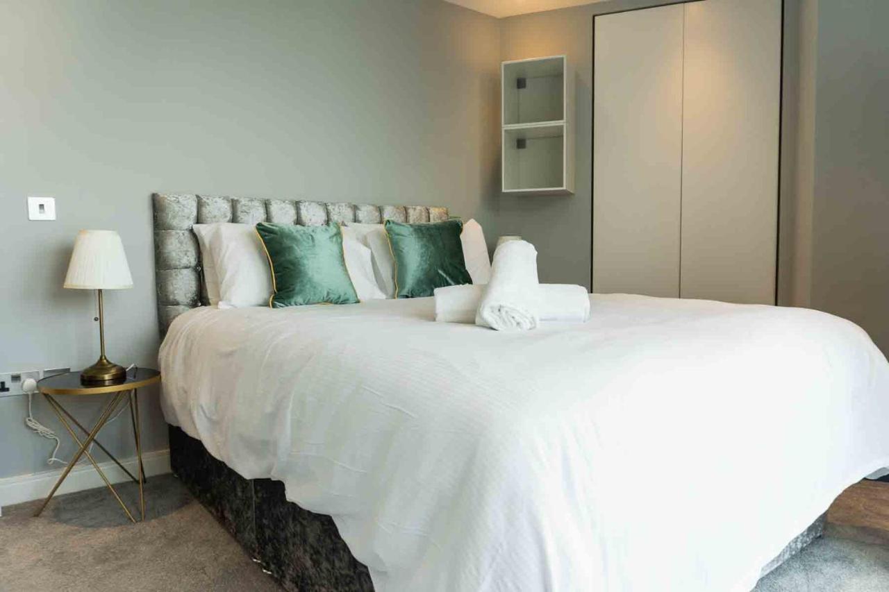 פורטסמות' Gunwharf Quays Apartments מראה חיצוני תמונה