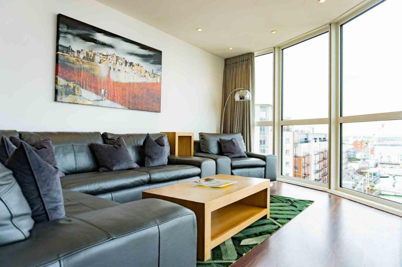 פורטסמות' Gunwharf Quays Apartments מראה חיצוני תמונה
