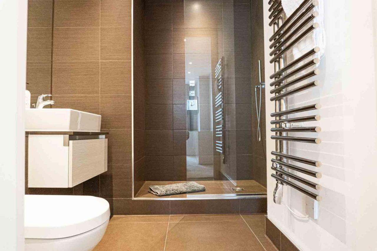 פורטסמות' Gunwharf Quays Apartments מראה חיצוני תמונה