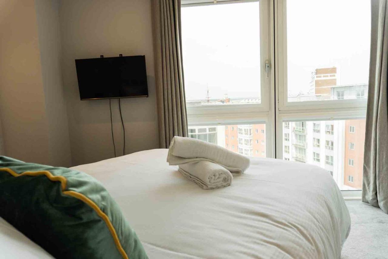 פורטסמות' Gunwharf Quays Apartments מראה חיצוני תמונה